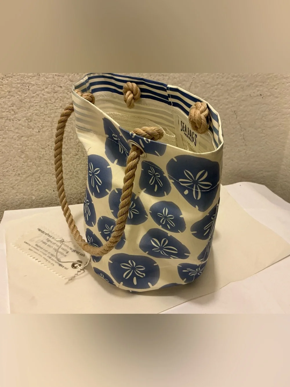 Sea Bags Blue & Cream Sand Dollar Rope-Handle Tote - Picture 4 of 12